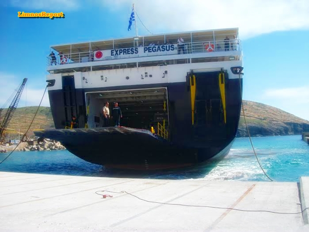 Επιτέλους έφτασε πλοίο στον Άγιο Ευστράτιο – ΦΩΤΟ