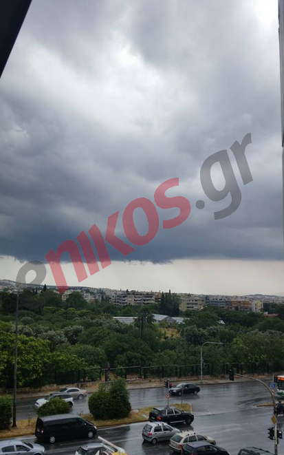 “Μαύρισε” ο ουρανός στο Μαρούσι – ΦΩΤΟ