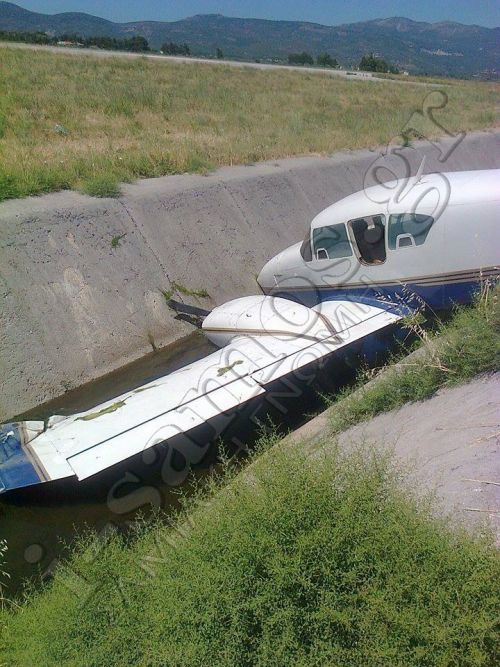 Σάμος- Αεροσκάφος έπεσε σε χαντάκι – ΦΩΤΟ