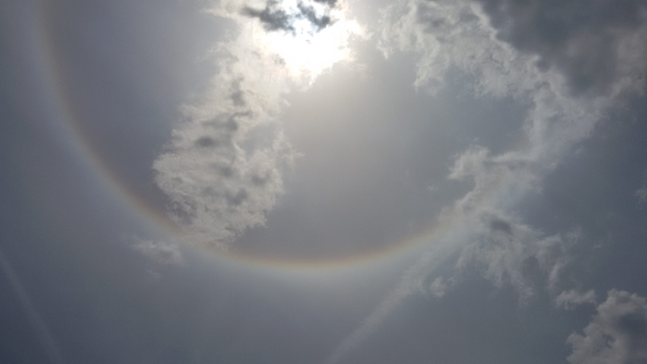 Εντυπωσιακό και σπάνιο φαινόμενο στον Αττικό ουρανό – ΦΩΤΟ