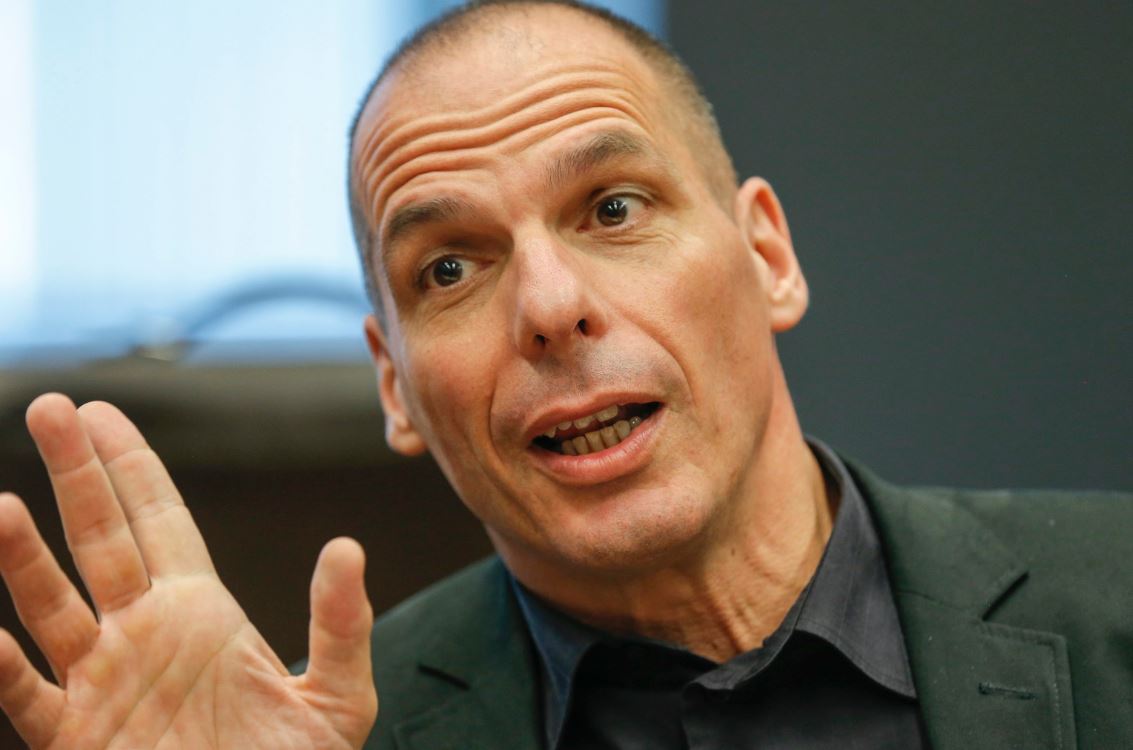 Η “μοναξιά” του Βαρουφάκη – ΦΩΤΟ