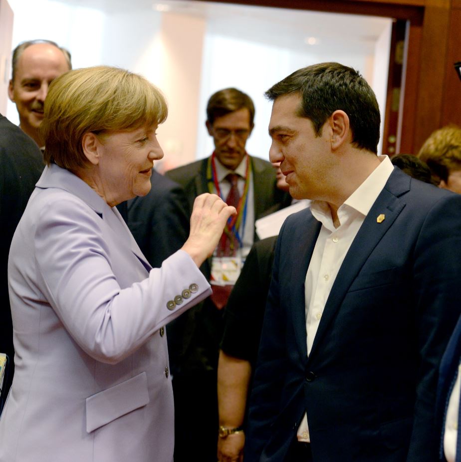 Η Μέρκελ κάλεσε τον Τσίπρα να αποδεχτεί τη “γενναιόδωρη” πρόταση των θεσμών