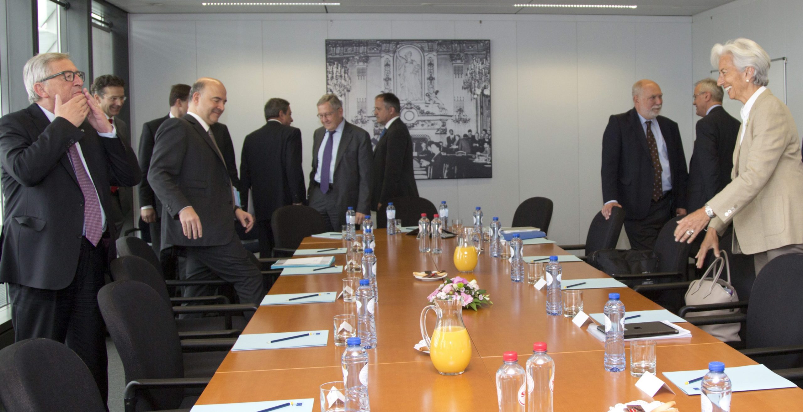 ΦΩΤΟ από τη συνάντηση των θεσμών