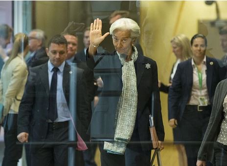 Διφορούμενη χειρονομία της Λαγκάρντ στις Βρυξέλλες