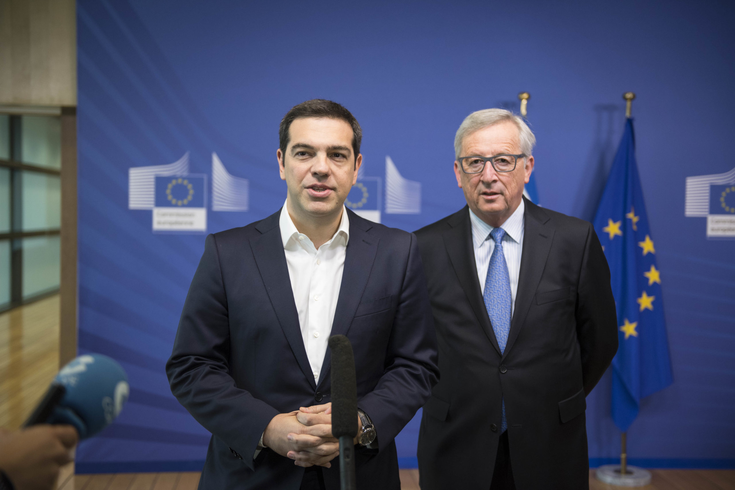 ΦΩΤΟ από τη συνάντηση Γιούνκερ – Τσίπρα