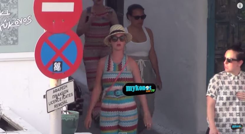 Η Κέιτι Πέρι στα σοκάκια της Μυκόνου – ΒΙΝΤΕΟ