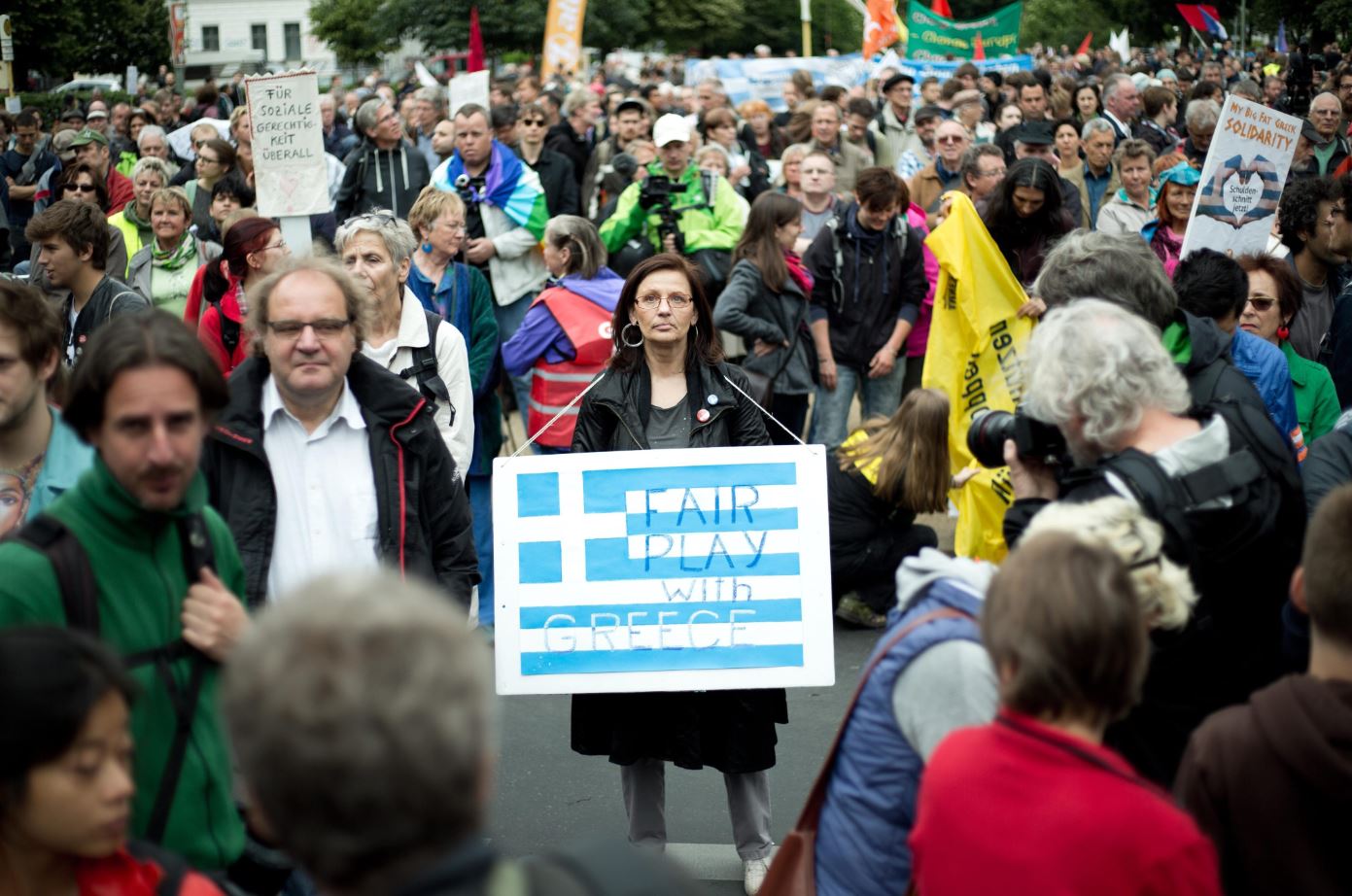 Διαδήλωση υπέρ της Ελλάδας στο Βερολίνο – ΦΩΤΟ