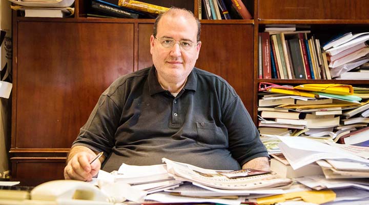 Φίλης: Πόσα μακαρόνια τρώει ο κόσμος για να βγάλουμε την αύξηση στο ΦΠΑ;