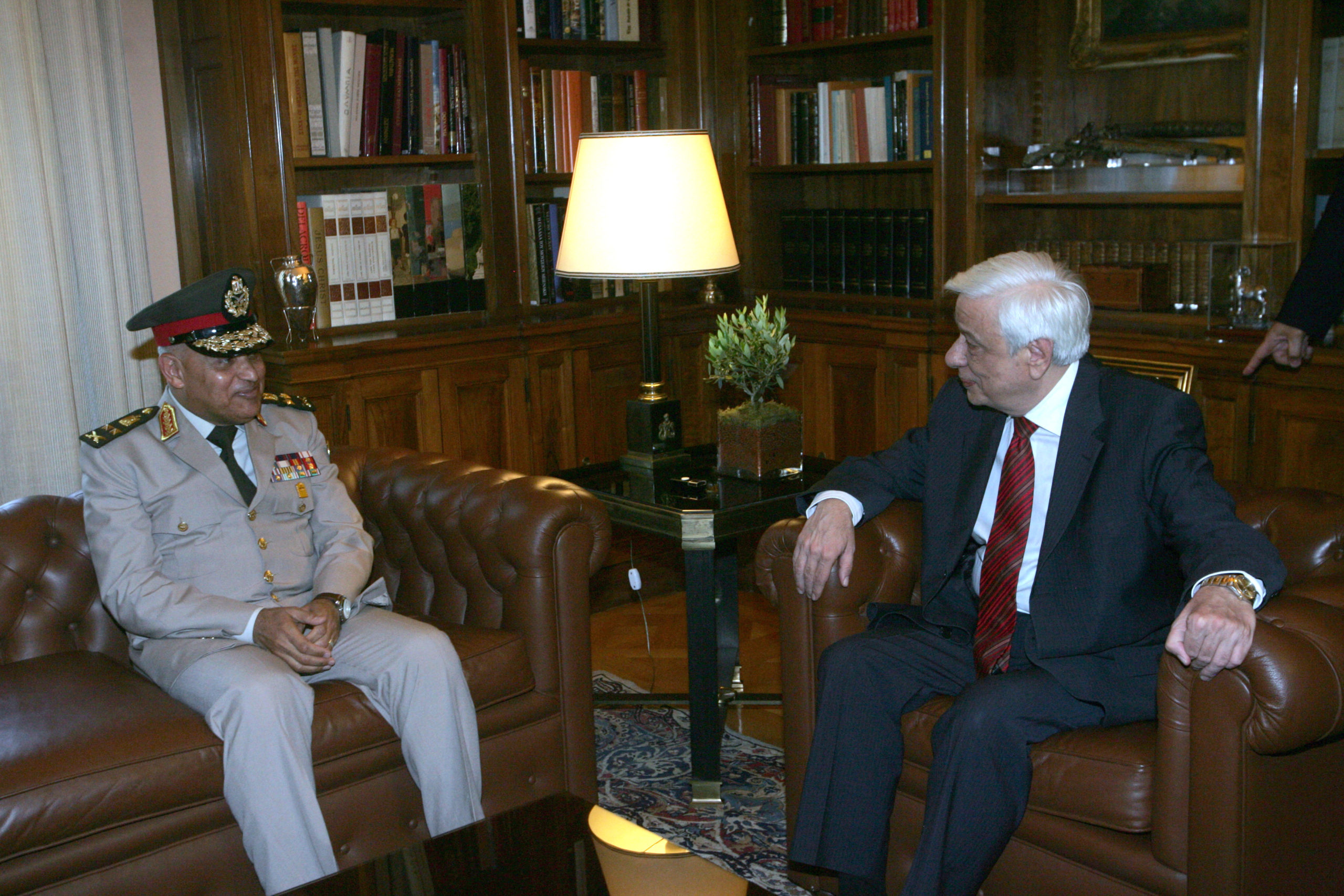 Συνάντηση Παυλόπουλου με τον υπουργό Άμυνας της Αιγύπτου – ΦΩΤΟ
