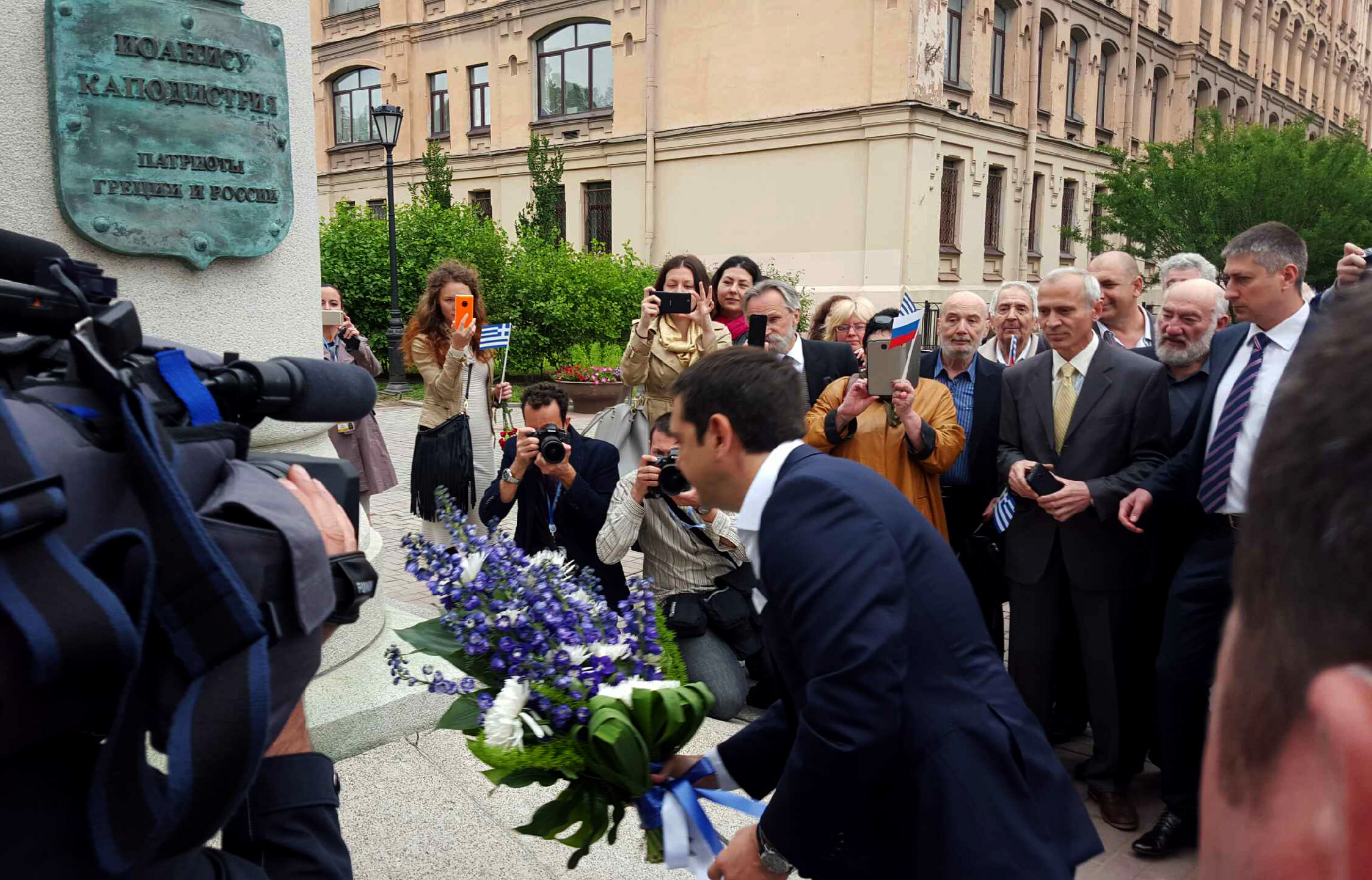 Η κατάθεση στεφάνου του Τσίπρα στο μνημείο του Καποδίστρια – ΦΩΤΟ
