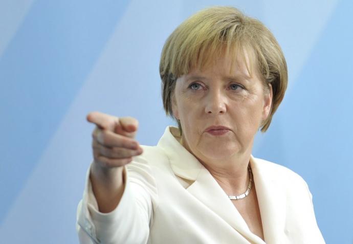 H Mέρκελ συγκαλεί εκτάκτως τη γερμανική βουλή για την Ελλάδα
