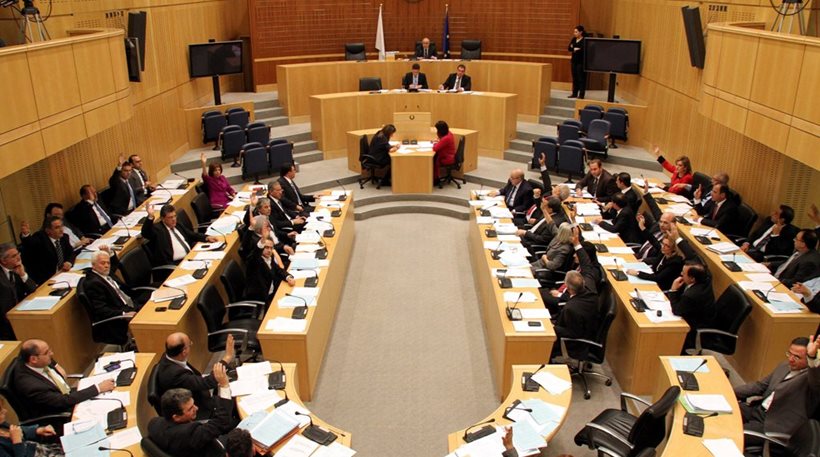 Κύπρος – ΑΚΕΛ και ΕΔΕΚ κατηγορούν τους δανειστές για την Ελλάδα