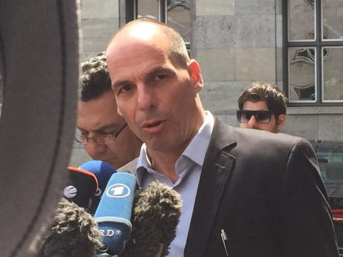 Βαρουφάκης: Ελπίζω ότι οι ευρωπαίοι μπλοφάρουν για το Grexit