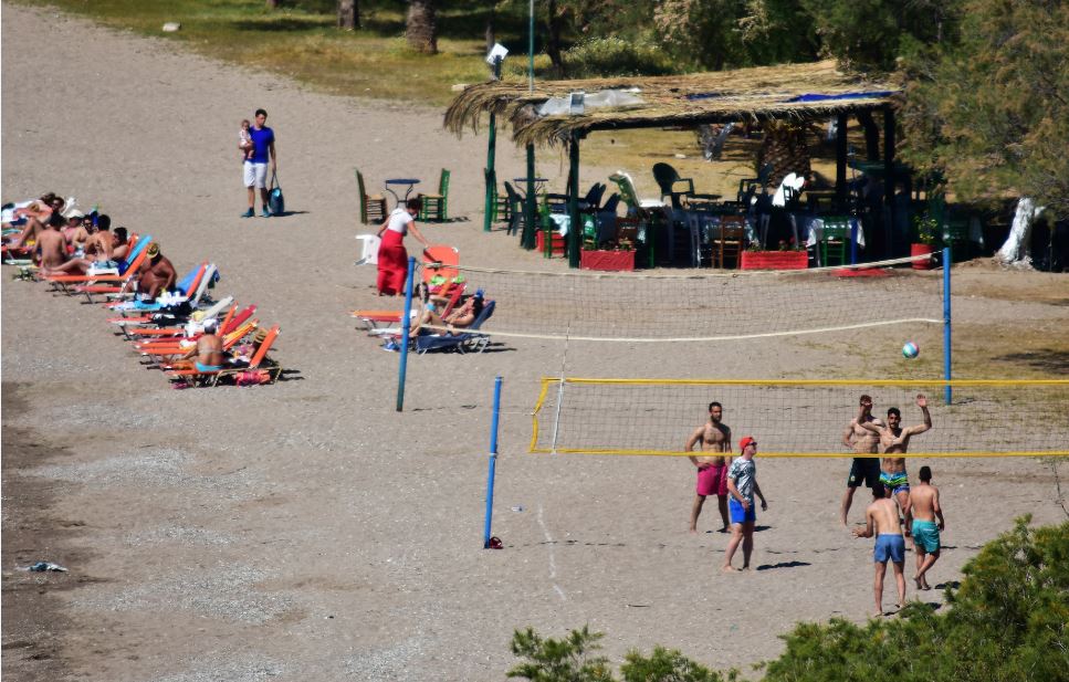 Γεμάτες οι παραλίες της Αττικής- ΒΙΝΤΕΟ