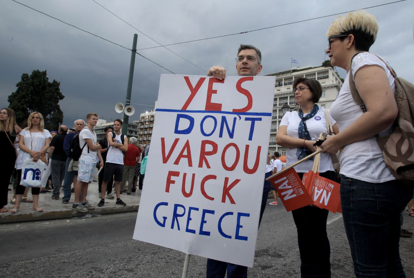 Τα πανό στη συγκέντρωση υπέρ του “ναι” στο δημοψήφισμα – ΦΩΤΟ