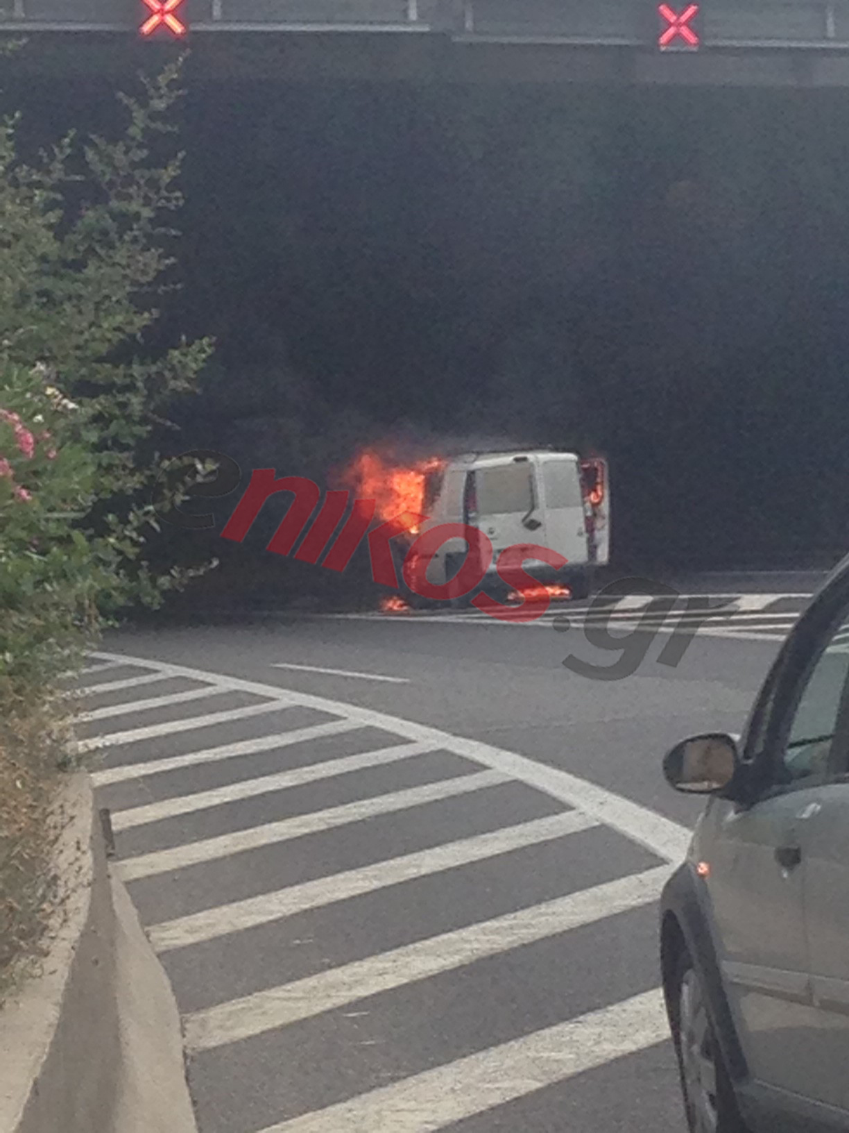 Πήρε φωτιά φορτηγάκι στην Αττική οδό – ΦΩΤΟ