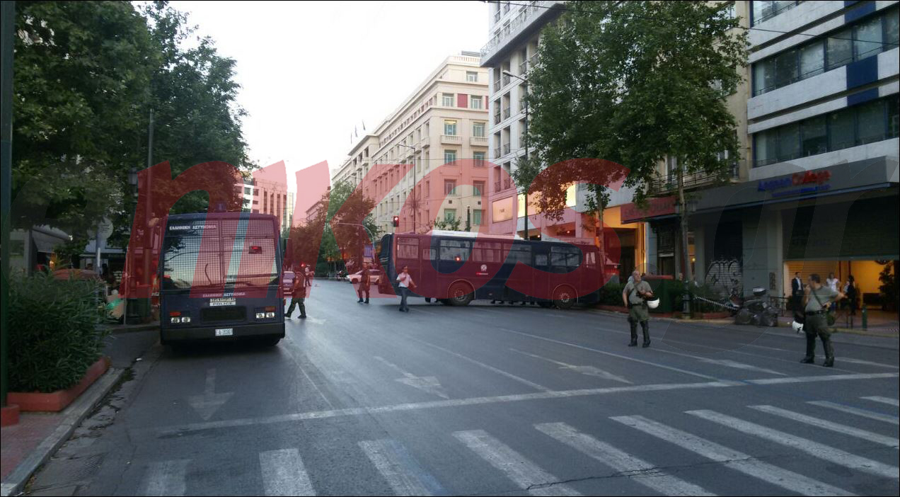 Ο φραγμός στην Πανεπιστημίου – ΦΩΤΟ