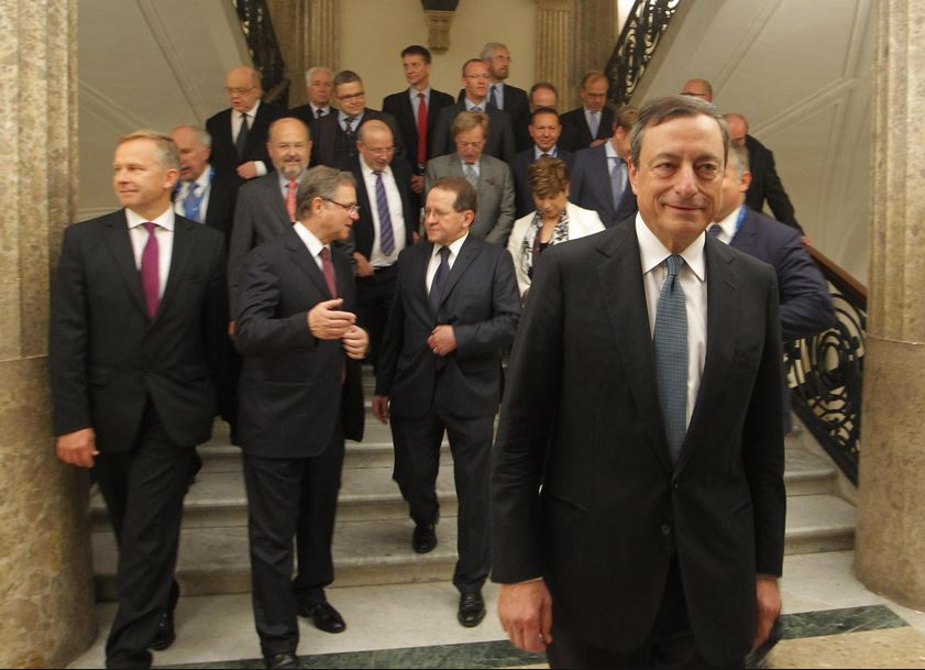 “Τρομακτική ευθύνη να κρίνουν το Grexit μη εκλεγμένοι στην ΕΚΤ”