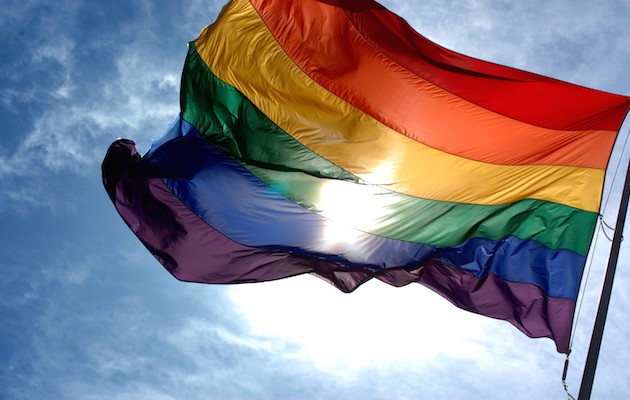 Το σύμφωνο συμβίωσης επεκτείνεται στα ομόφυλα ζευγάρια