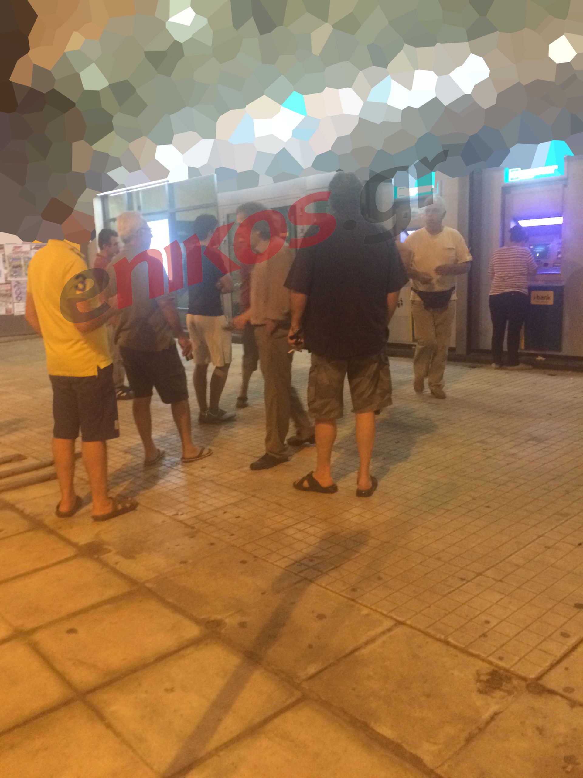 Ουρές στα ΑΤΜ της Αθήνας – ΦΩΤΟ