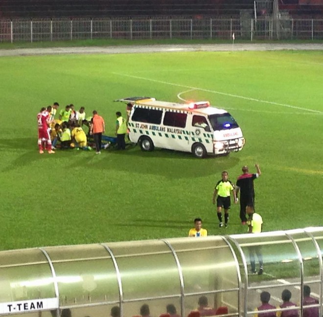 Σοκ από το θάνατο ποδοσφαιριστή στο γήπεδο – ΦΩΤΟ