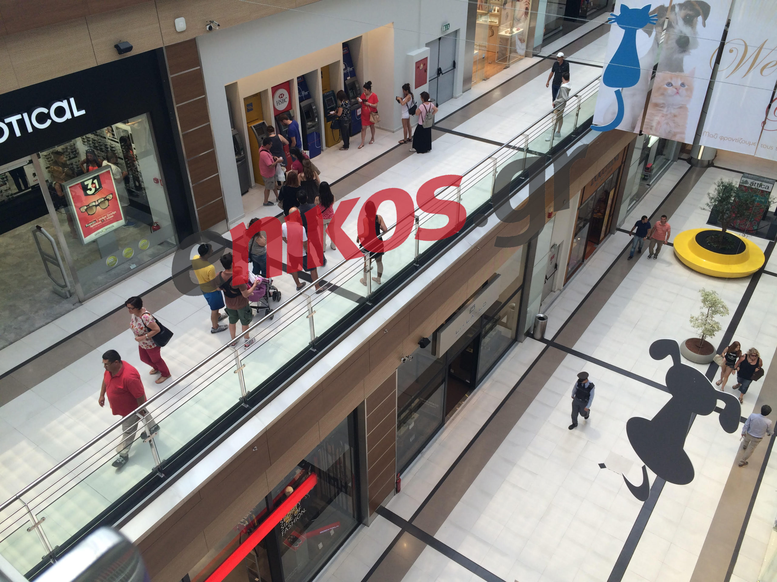 Oυρές στα ATM του Mall – ΦΩΤΟ αναγνώστη