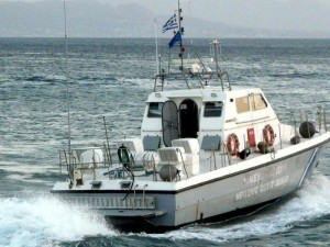 Νεκρή 52χρονη από πρόσκρουση σκάφους σε βράχια