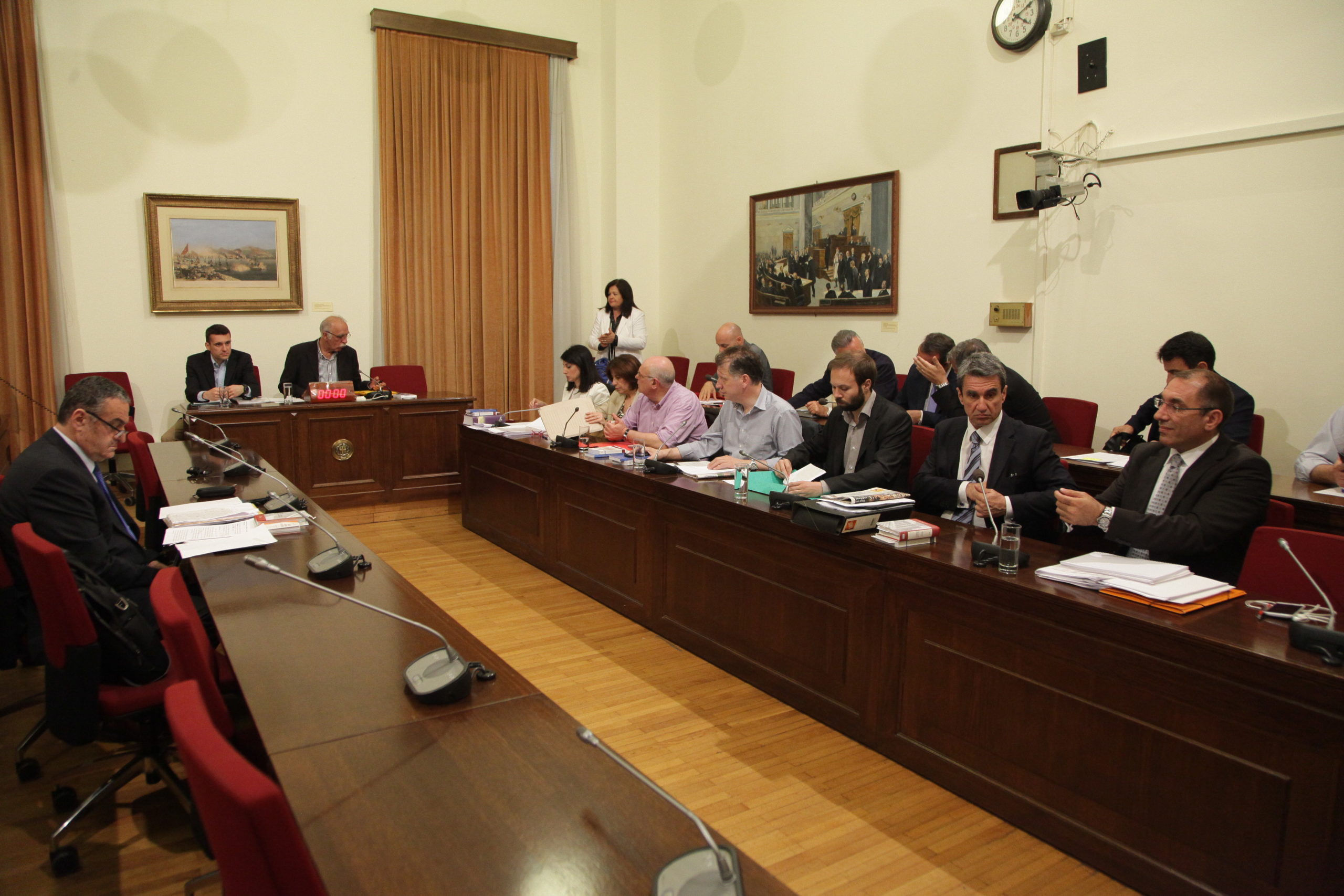 “Έπρεπε να βγούμε στις αγορές έστω και με υψηλά επιτόκια”