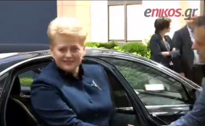 Η “κόκκινη” Ντάλια έγινε “δορυφόρος” του Σόιμπλε – ΒΙΝΤΕΟ