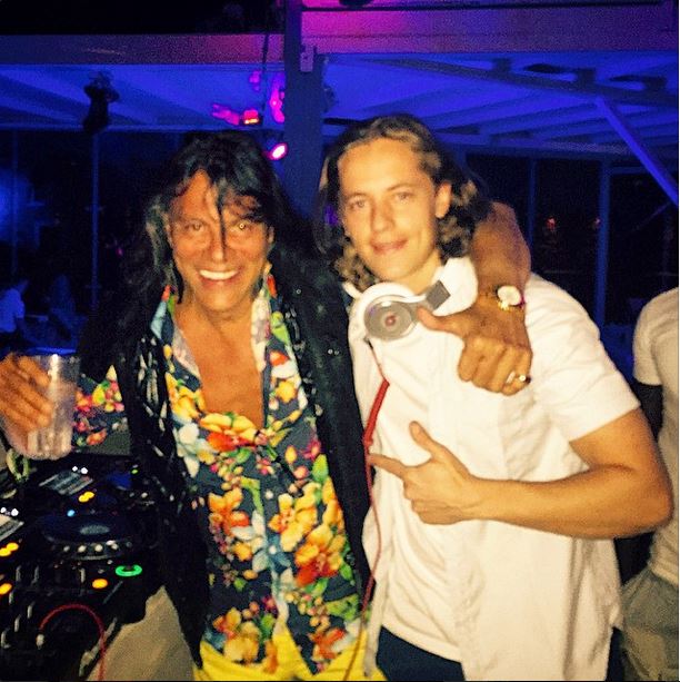 Ο Ψινάκης με τον γιο του Σαρκοζί στη Μύκονο – ΦΩΤΟ