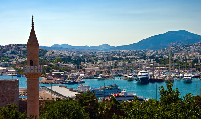 Η πτώση της λίρας στην Τουρκία και η τουριστική μάχη στο Αιγαίο