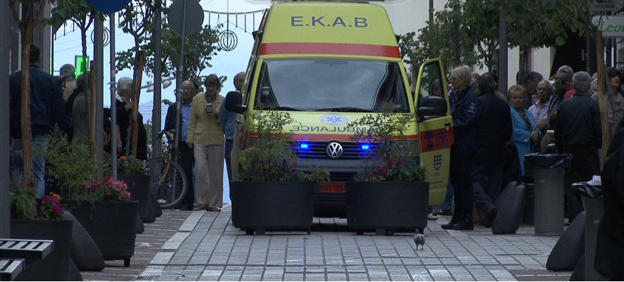 Αναμονή, ταλαιπωρία και λιποθυμίες στις τράπεζες στα Ιωάννινα- ΦΩΤΟ