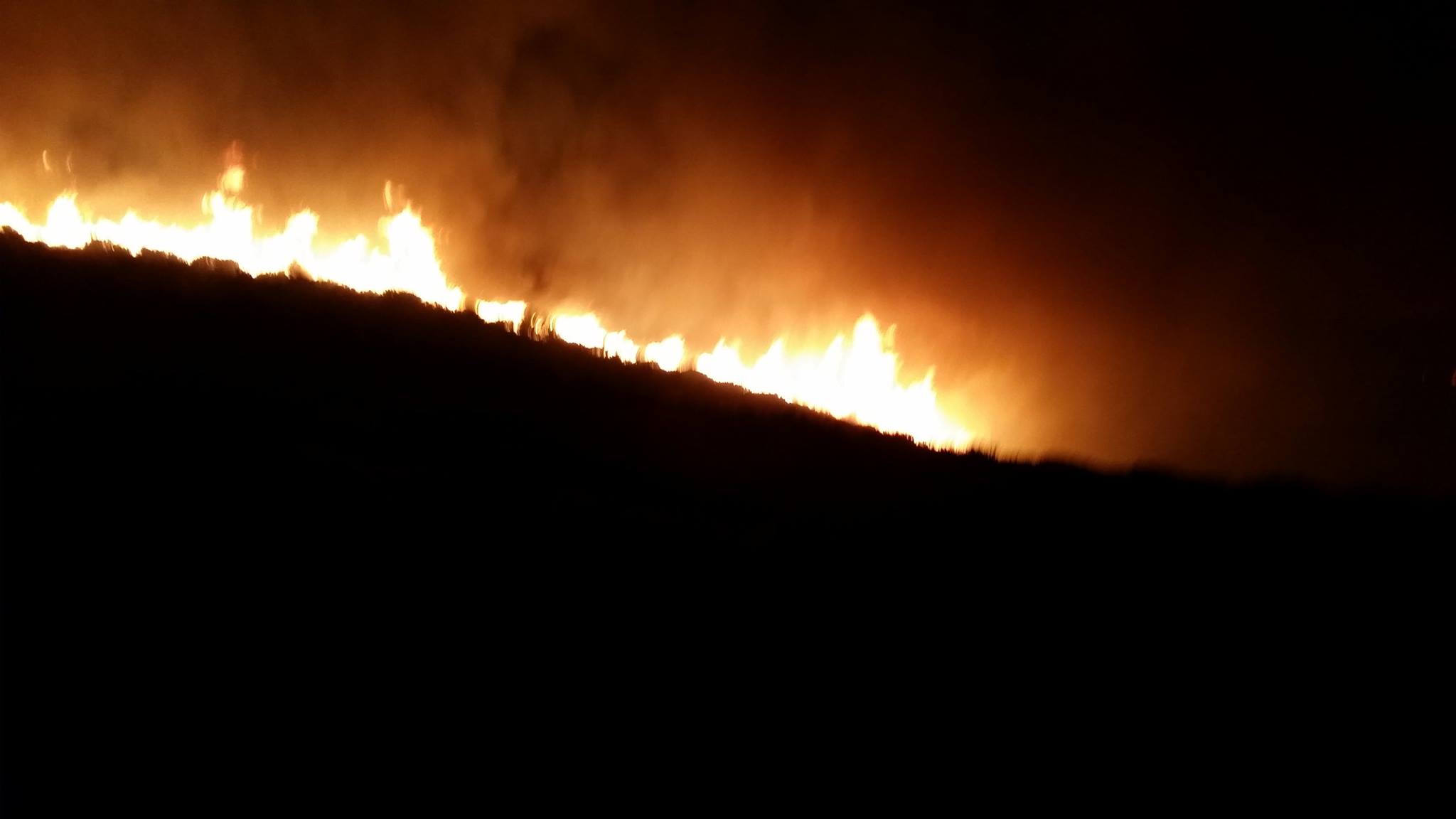 Ολονύχτια μάχη με τις φλόγες στην Κρήτη