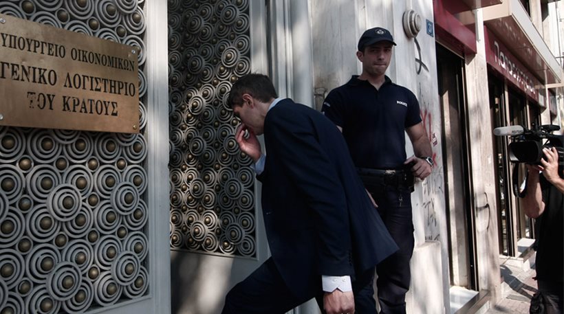 Κατάργηση της εισφοράς αλληλεγγύης 8% για εισοδήματα άνω των 500.000 ευρώ ζητά η τρόικα