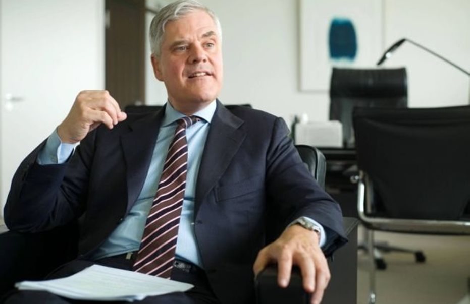 Ντόμπρετ: Κρίσιμη η κατάσταση των ελληνικών τραπεζών