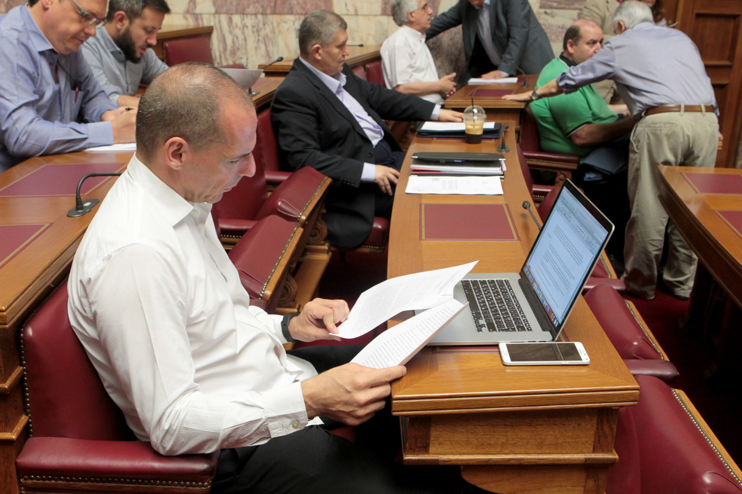 Βαρουφάκης: Χρειάζεται ρητή δέσμευση για το χρέος