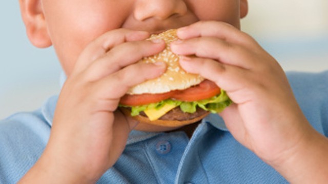 Πρέπει ή όχι να κάνει δίαιτα ένα παιδί;