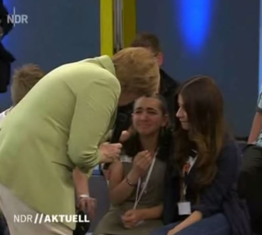 Σάλος με την Μέρκελ – Έκανε μικρή Παλαιστίνια να κλαίει με λυγμούς – ΒΙΝΤΕΟ