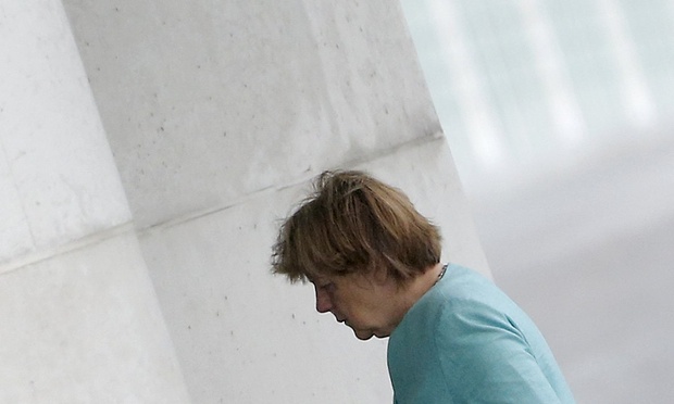 Η Μέρκελ εξαντλημένη μετά το… “Όχι” – ΦΩΤΟ