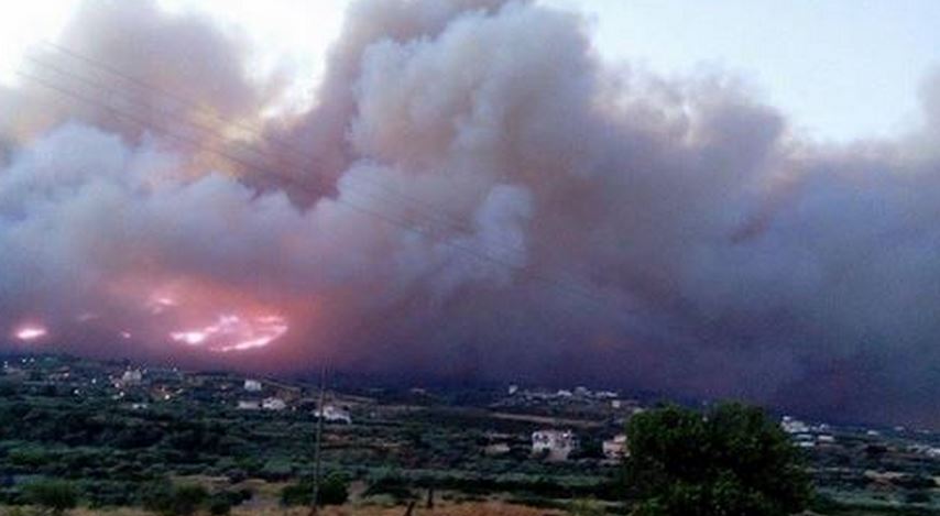 Μαίνεται ανεξέλεγκτη η φωτιά στη Λακωνία – ΦΩΤΟ