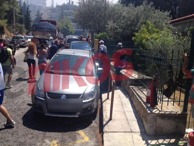 Εκκενώνεται το μοναστήρι του Καρέα – ΦΩΤΟ