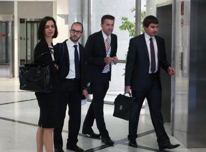 Ψάχνουν φόρμουλα για να μην “καταλάβει” ξανά η τρόικα τα υπουργεία