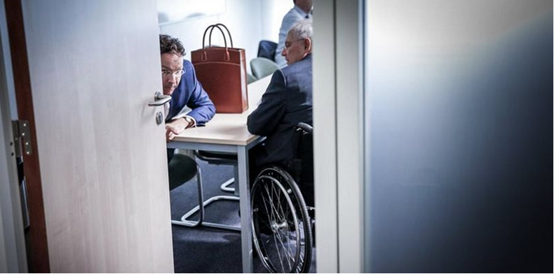 Handelsblatt: Oι σημαντικότεροι Γερμανοί οικονομολόγοι διαφωνούν με την πρόταση Σόιμπλε