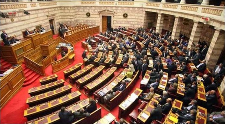 «Καυτός» Αύγουστος στη Βουλή με ασφαλιστικό και αγρότες