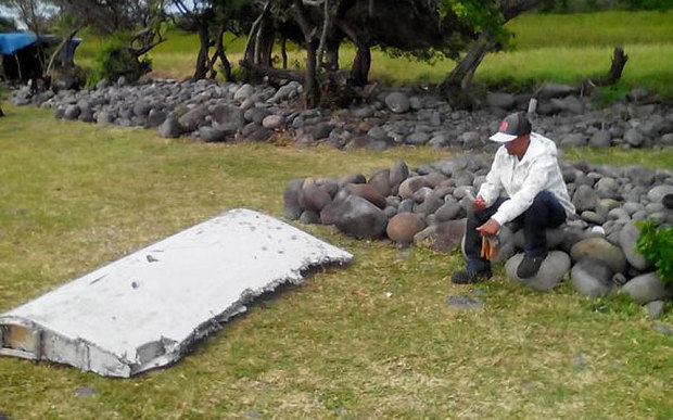 Τα συντρίμμια αναζωπυρώνουν τα σενάρια για την τύχη της πτήσης MH370