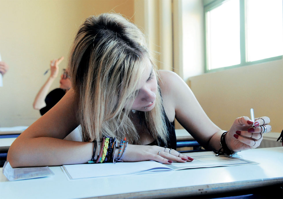 «Bουτιά» των βάσεων πάνω από 2.000 μόρια