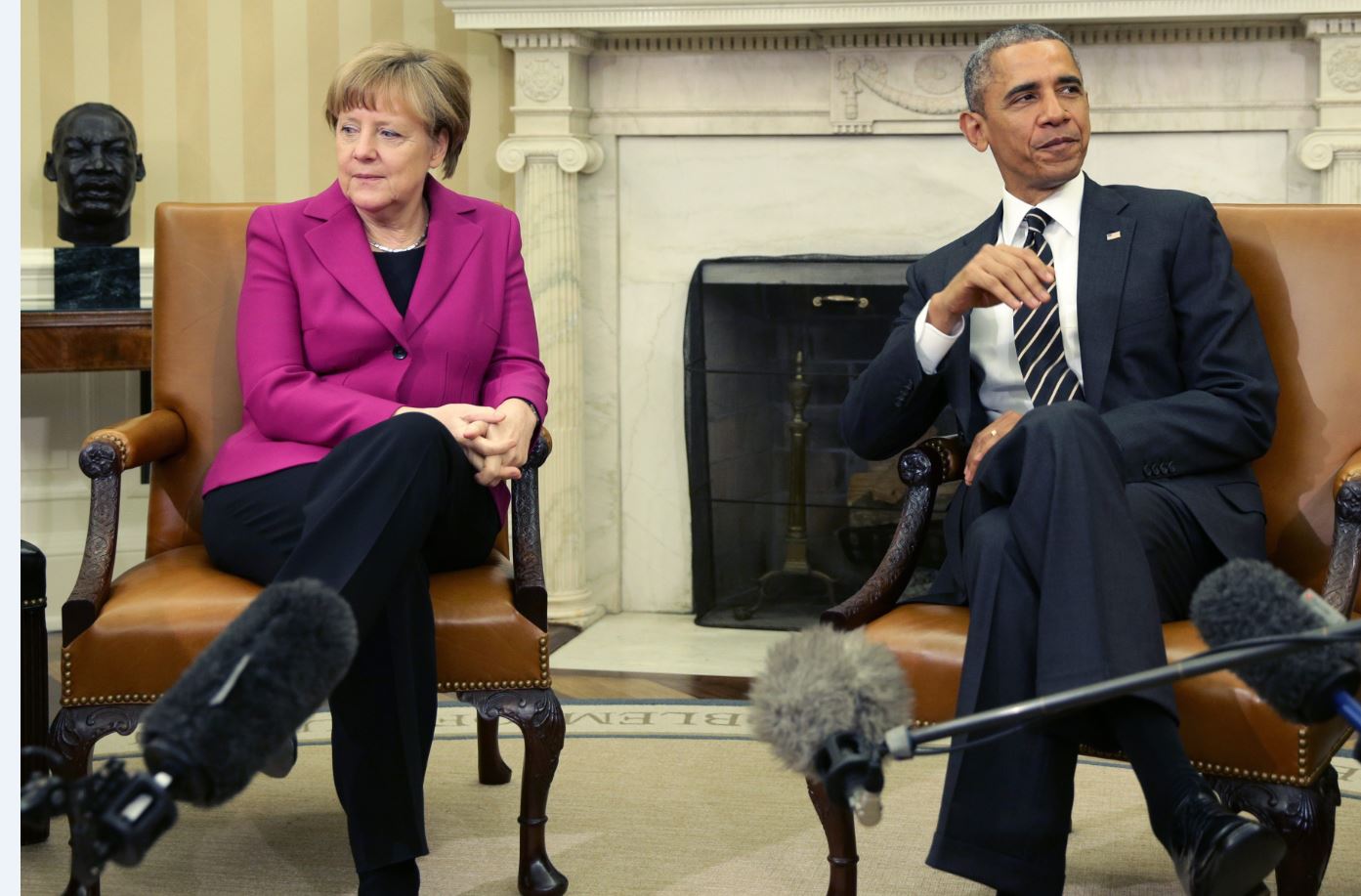 Spiegel: Ο Ομπάμα πιέζει την Μέρκελ για συμφωνία και κούρεμα