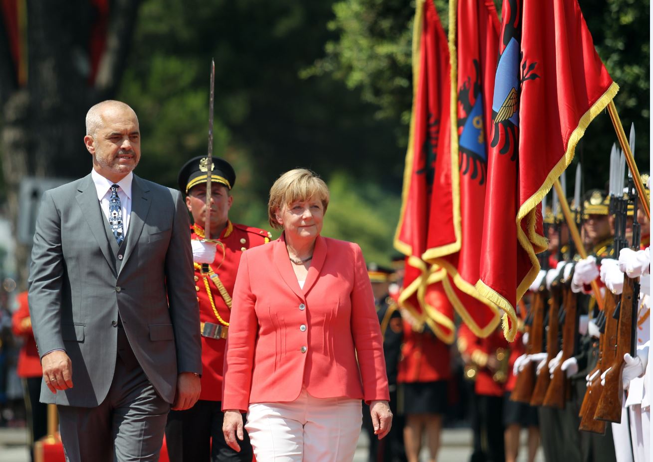 Η Μέρκελ στηρίζει την ένταξη της Αλβανίας στην Ε.Ε.