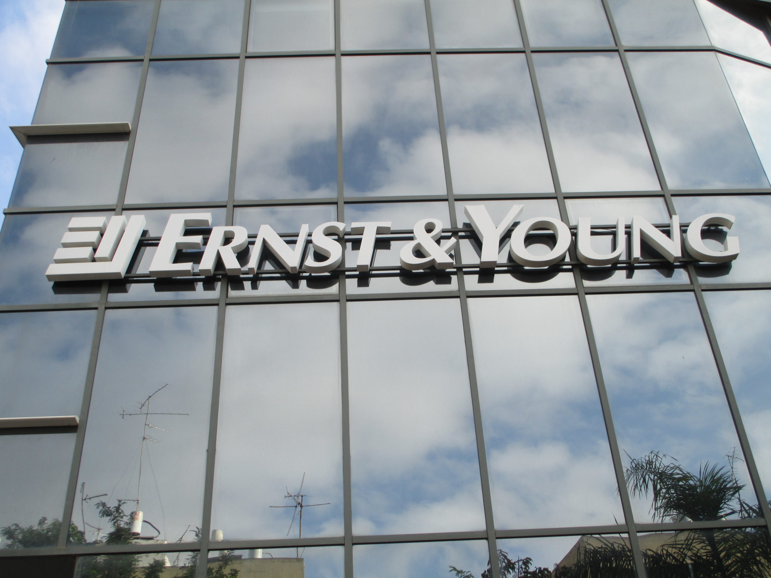 Ernst & Young: Οι επιπτώσεις ενός Grexit