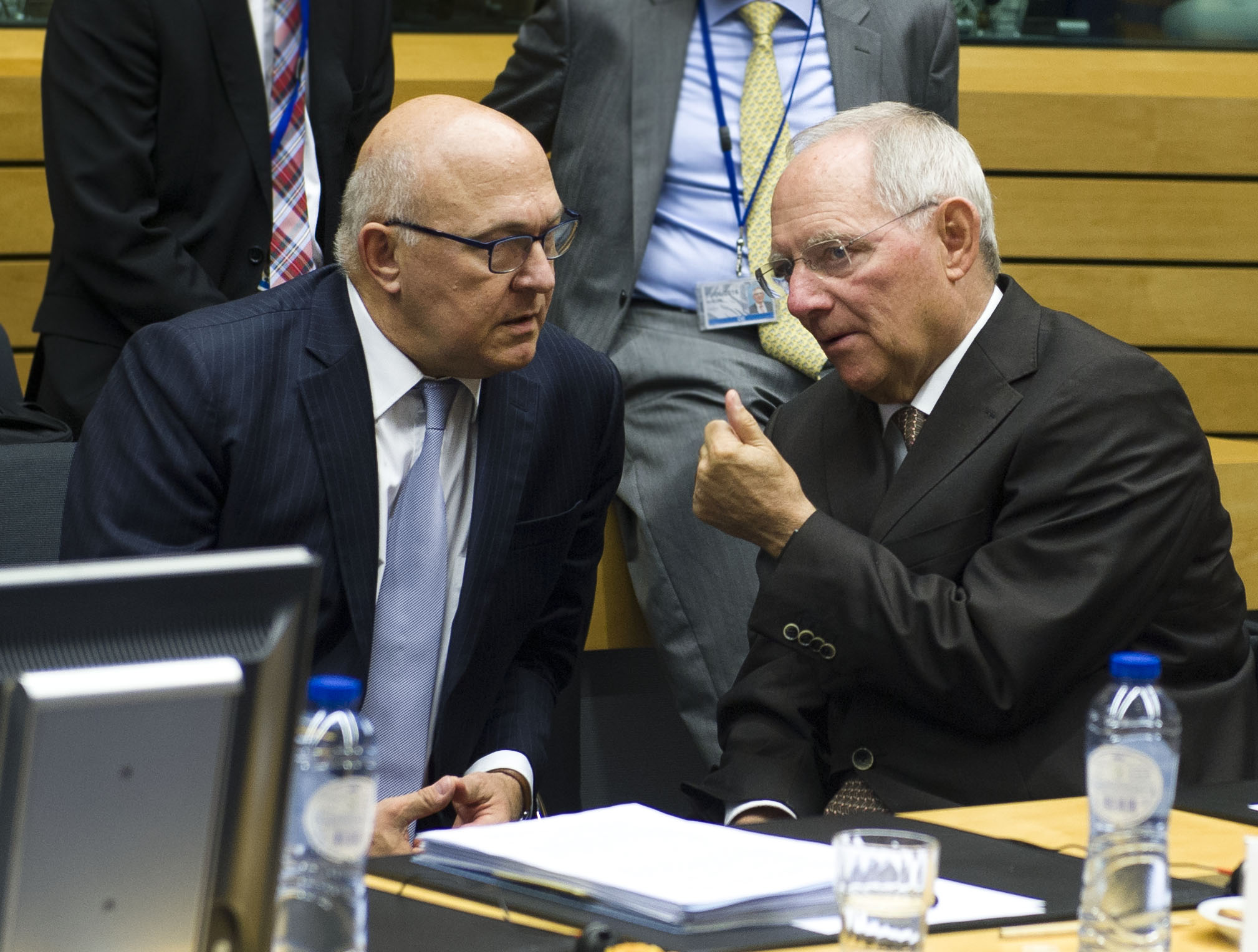 Ο Σαπέν εναντίον του Σόιμπλε: Αυταπάτη η ιδέα προσωρινού Grexit